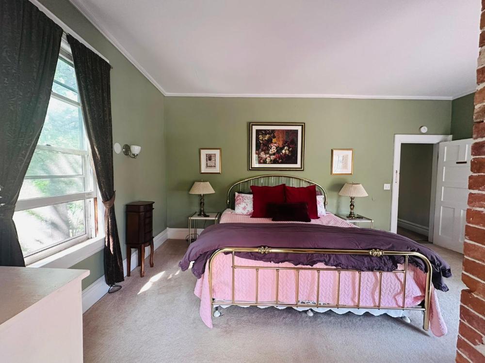 Deluxe King Suite interior