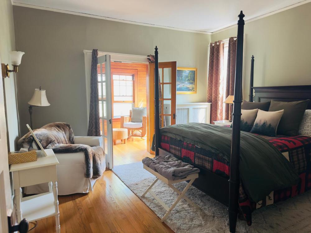 Queen Suite interior